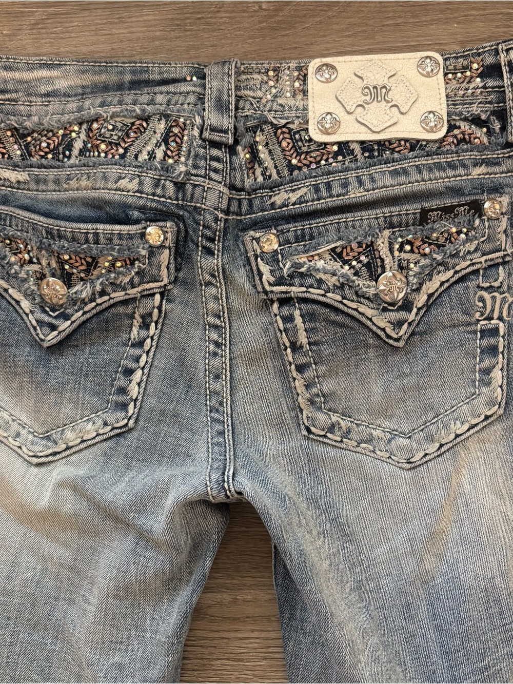 Miss Me Yoke Embellished Mid-Rise Easy Straight Stretch Denim Jeans Women’s 27